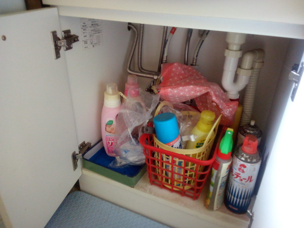 洗面所の下の洗剤