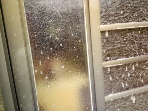 食器洗剤で洗った窓１
